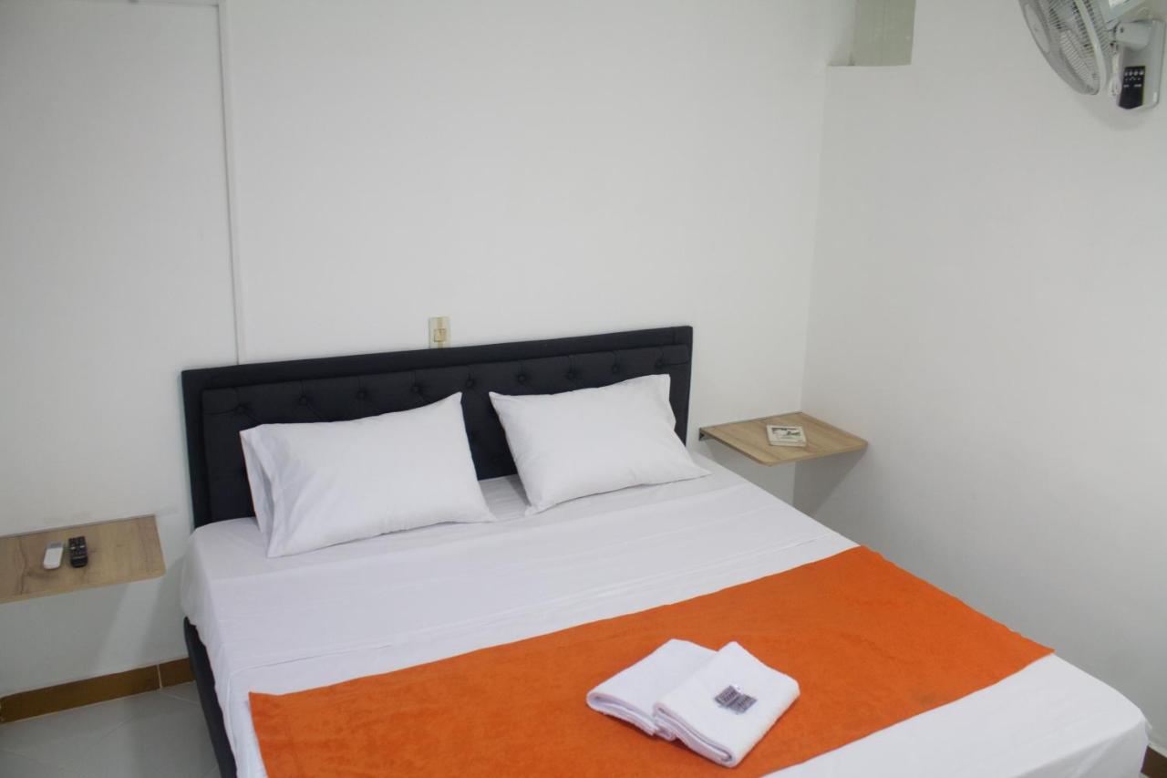 Hotel Picasso 70 메딜린 외부 사진