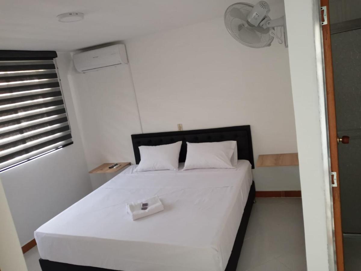 Hotel Picasso 70 메딜린 외부 사진