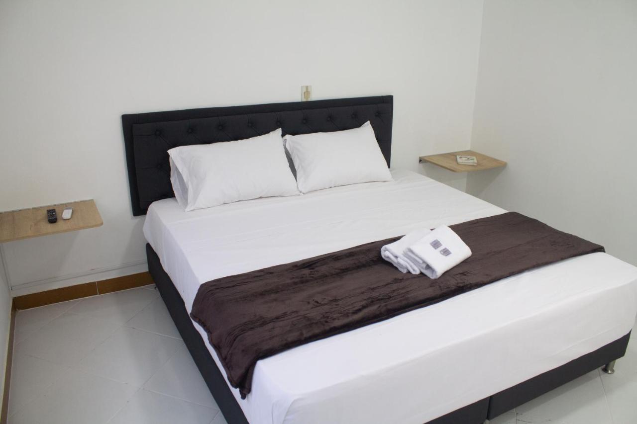 Hotel Picasso 70 메딜린 외부 사진