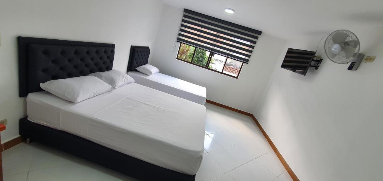 Hotel Picasso 70 메딜린 외부 사진