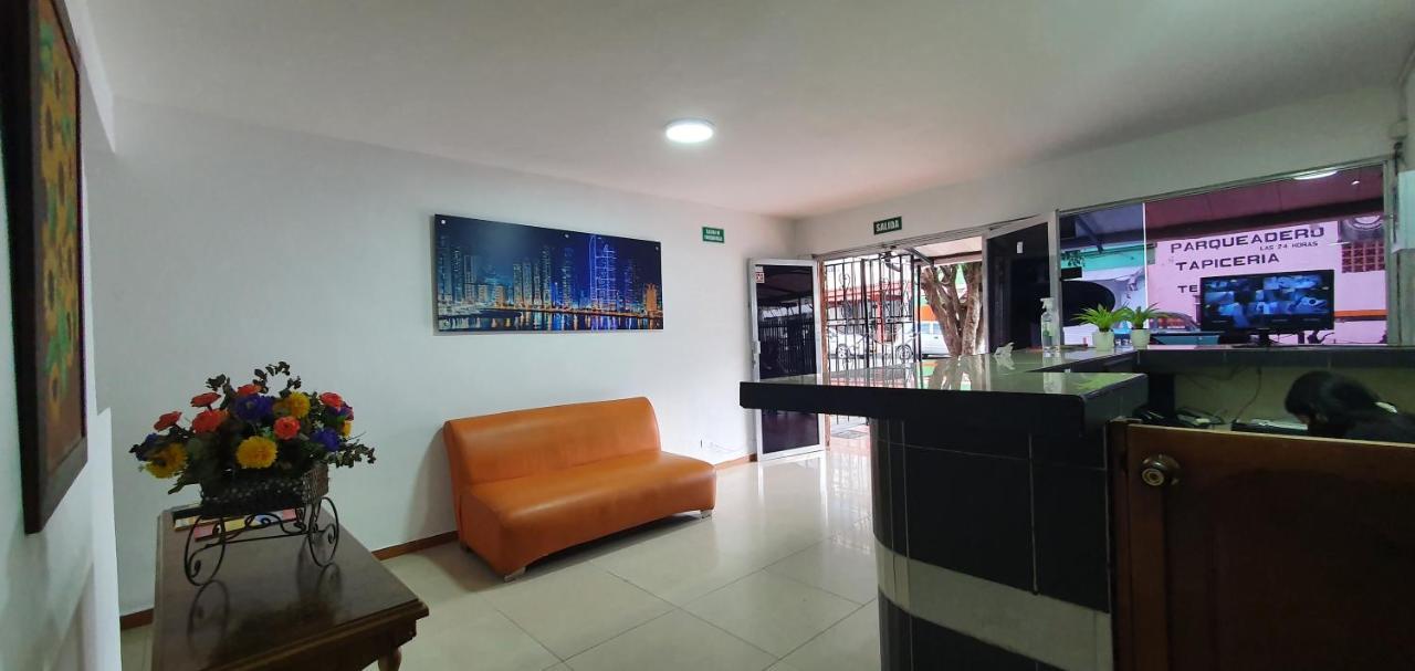 Hotel Picasso 70 메딜린 외부 사진