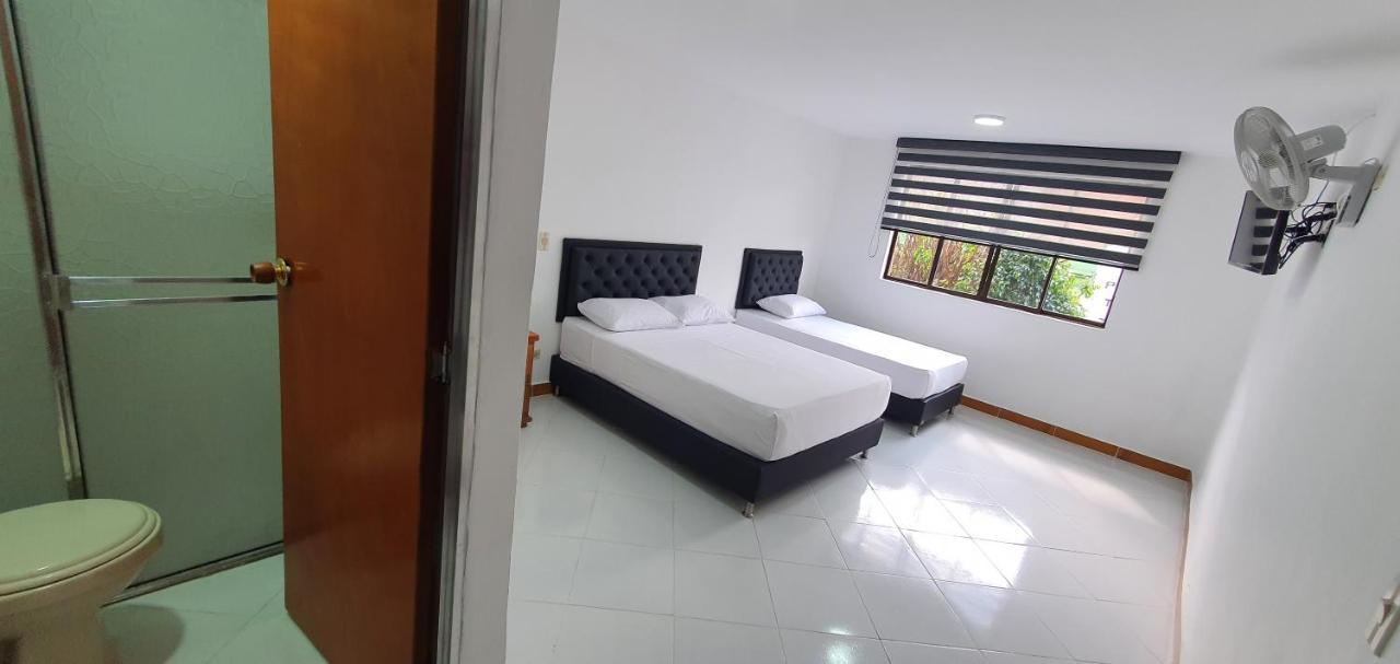 Hotel Picasso 70 메딜린 외부 사진