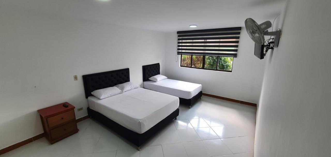 Hotel Picasso 70 메딜린 외부 사진