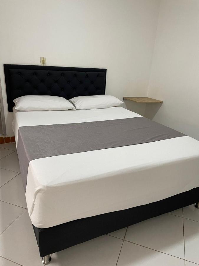 Hotel Picasso 70 메딜린 외부 사진