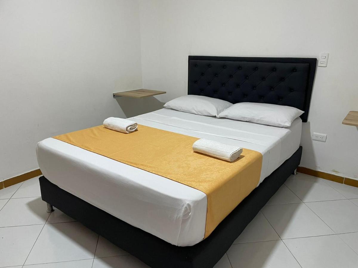 Hotel Picasso 70 메딜린 외부 사진