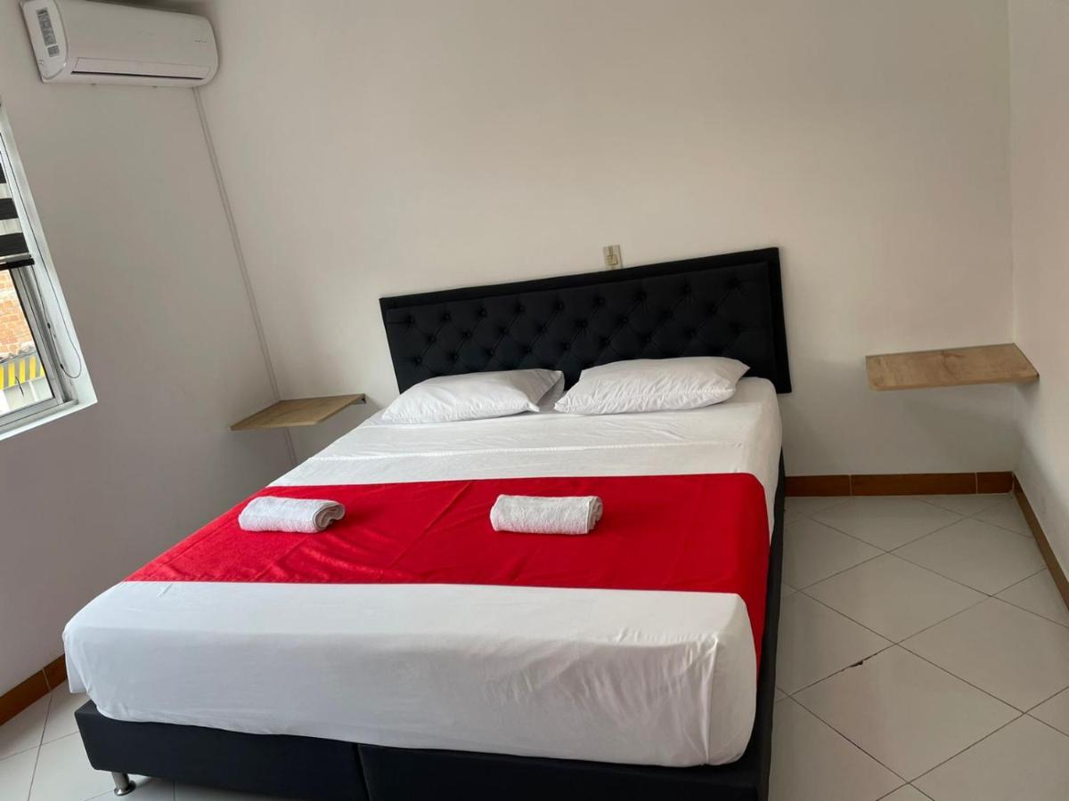 Hotel Picasso 70 메딜린 외부 사진
