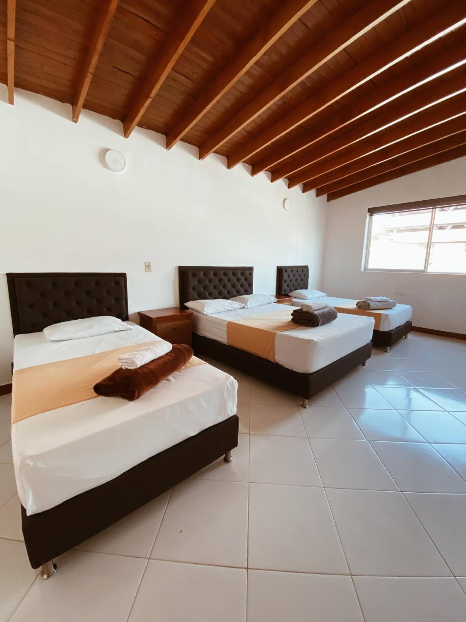 Hotel Picasso 70 메딜린 외부 사진