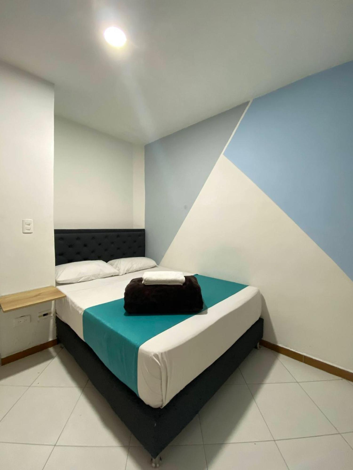 Hotel Picasso 70 메딜린 외부 사진