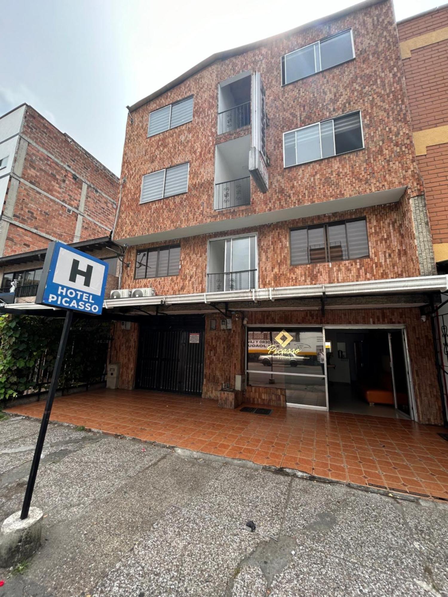 Hotel Picasso 70 메딜린 외부 사진