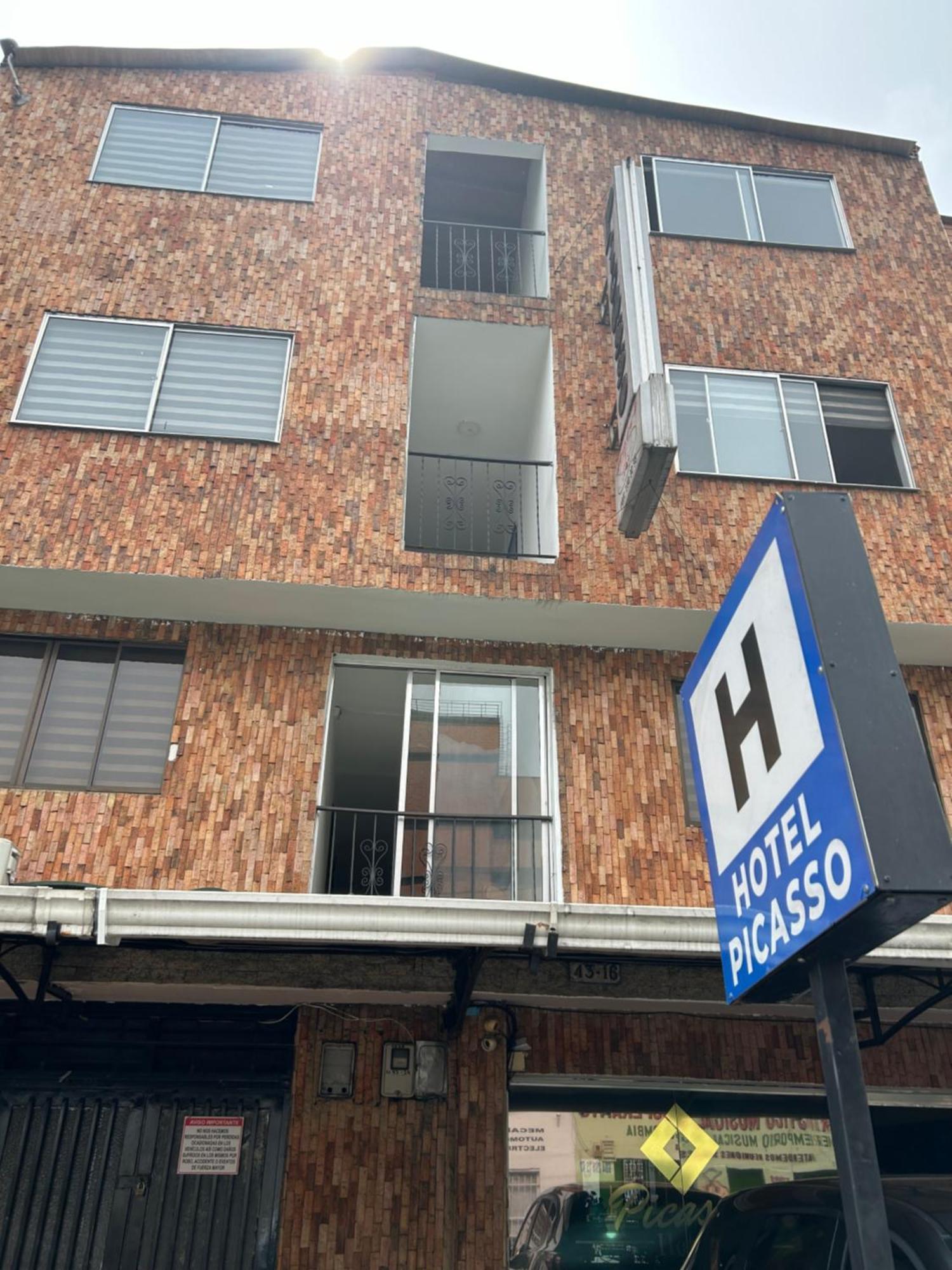 Hotel Picasso 70 메딜린 외부 사진
